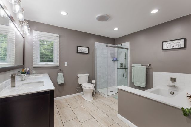 1025 Claremont Dr, Columbia, TN 38401