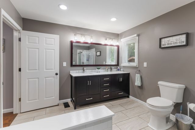 1025 Claremont Dr, Columbia, TN 38401