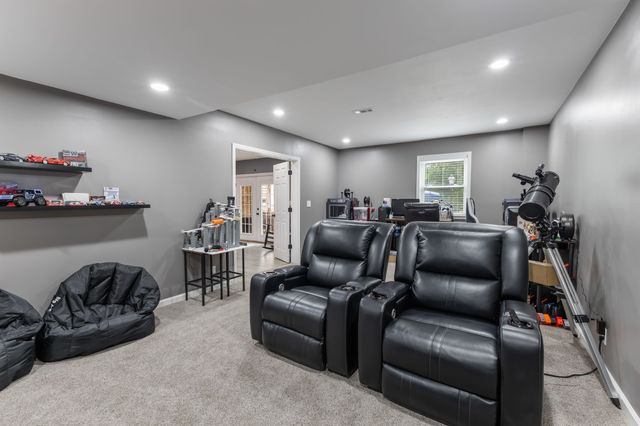 1025 Claremont Dr, Columbia, TN 38401