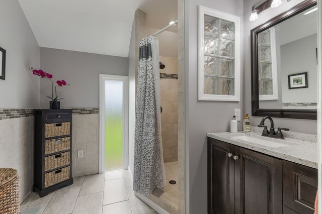 1025 Claremont Dr, Columbia, TN 38401