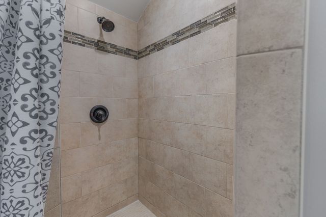 1025 Claremont Dr, Columbia, TN 38401