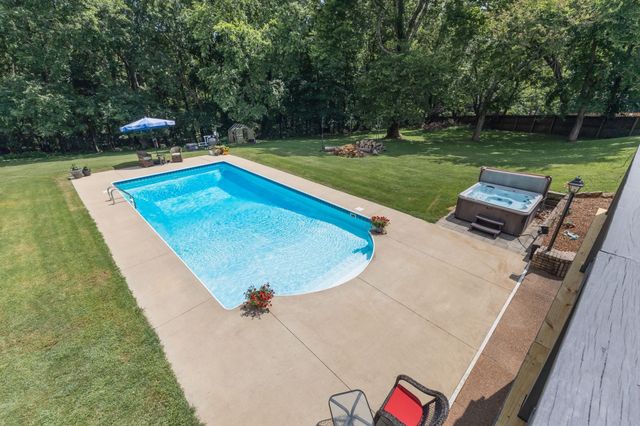 1025 Claremont Dr, Columbia, TN 38401