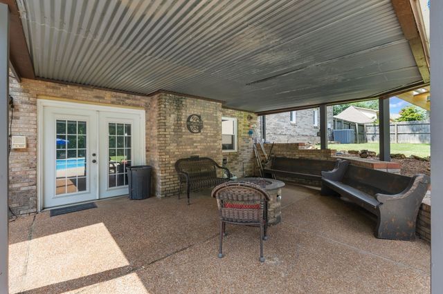 1025 Claremont Dr, Columbia, TN 38401