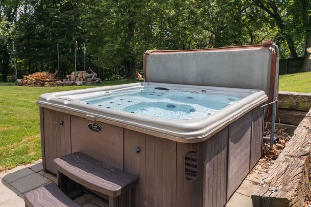 1025 Claremont Dr, Columbia, TN 38401