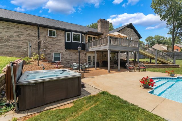 1025 Claremont Dr, Columbia, TN 38401