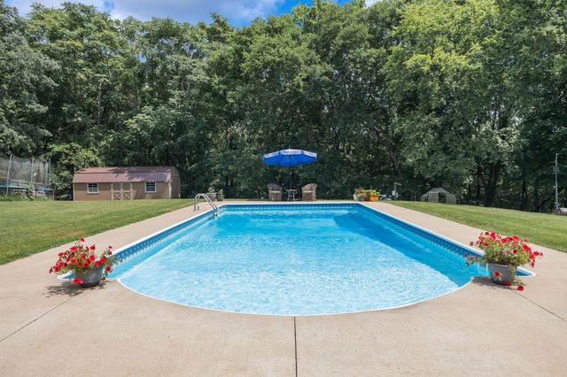 1025 Claremont Dr, Columbia, TN 38401