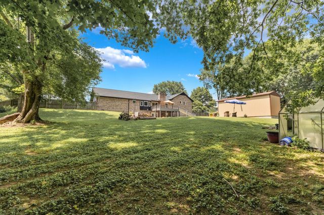 1025 Claremont Dr, Columbia, TN 38401