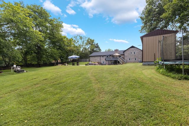 1025 Claremont Dr, Columbia, TN 38401