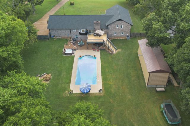 1025 Claremont Dr, Columbia, TN 38401