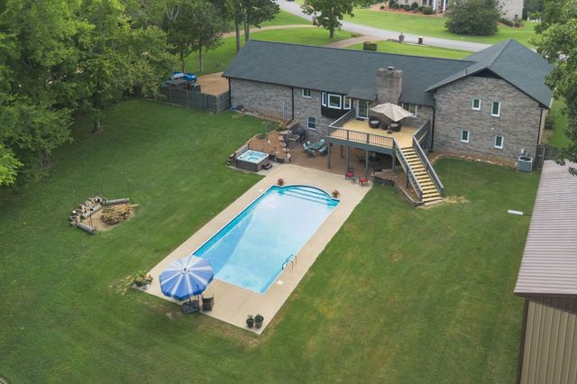 1025 Claremont Dr, Columbia, TN 38401