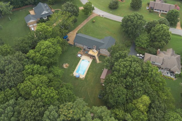 1025 Claremont Dr, Columbia, TN 38401