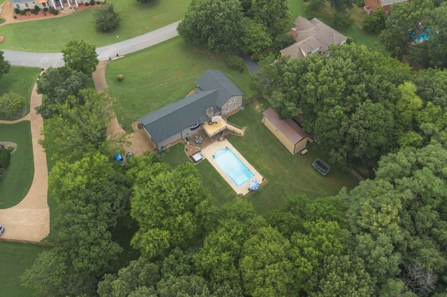 1025 Claremont Dr, Columbia, TN 38401