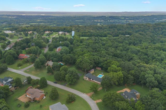 1025 Claremont Dr, Columbia, TN 38401