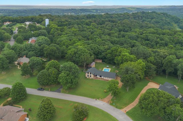 1025 Claremont Dr, Columbia, TN 38401