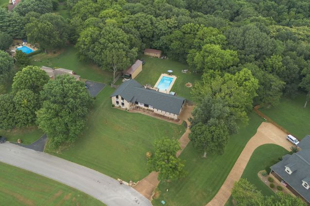 1025 Claremont Dr, Columbia, TN 38401