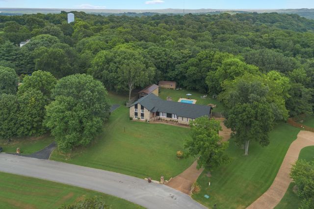 1025 Claremont Dr, Columbia, TN 38401