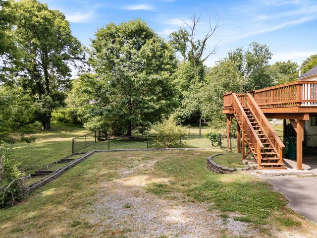 199 Maplemere Dr, Clarksville, TN 37040