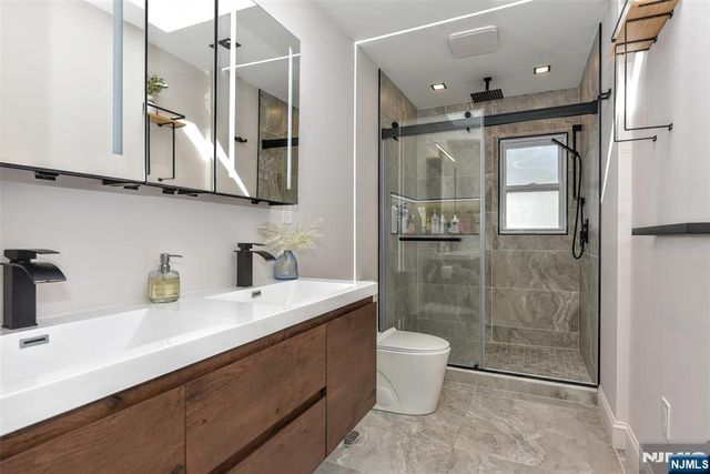 21 Branton Street, Park Ridge, NJ 07656