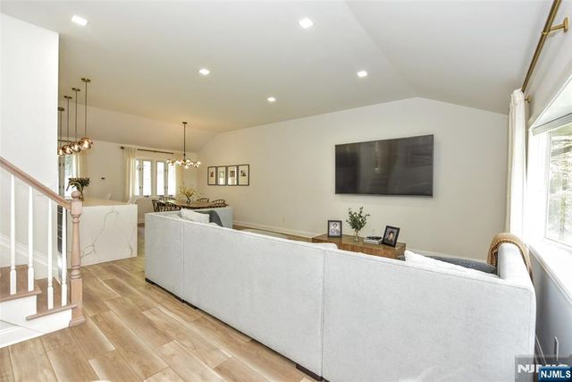 21 Branton Street, Park Ridge, NJ 07656