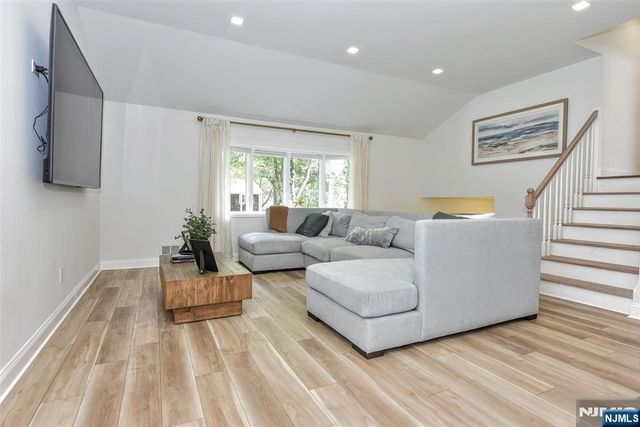 21 Branton Street, Park Ridge, NJ 07656