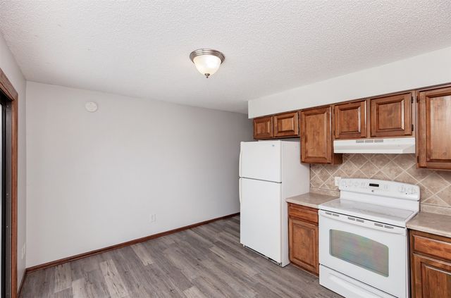 617 Hickory Hill Lane, Des Moines, IA 50317