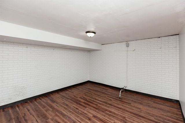 617 Hickory Hill Lane, Des Moines, IA 50317