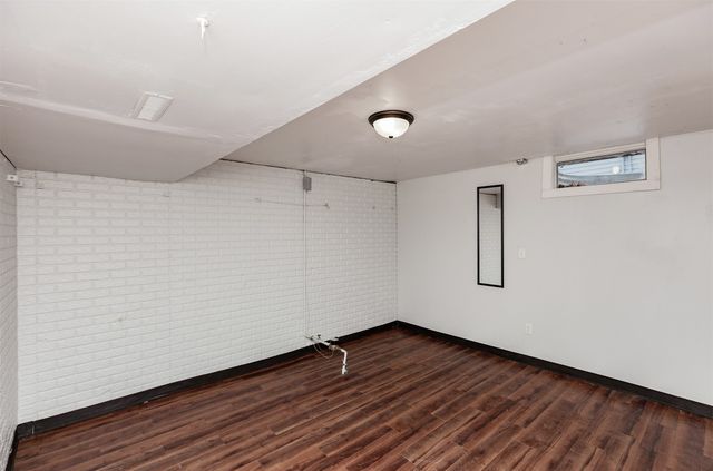 617 Hickory Hill Lane, Des Moines, IA 50317