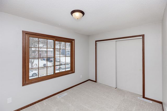 617 Hickory Hill Lane, Des Moines, IA 50317