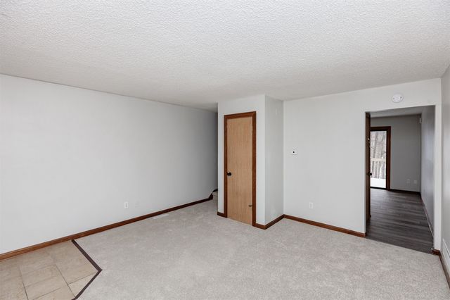 617 Hickory Hill Lane, Des Moines, IA 50317