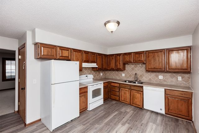 617 Hickory Hill Lane, Des Moines, IA 50317