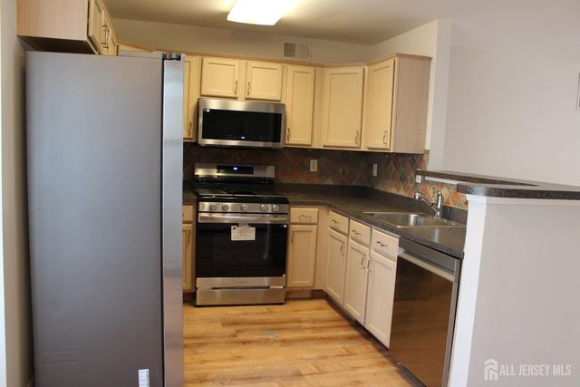53 Giera Court, Sayreville, NJ 08859
