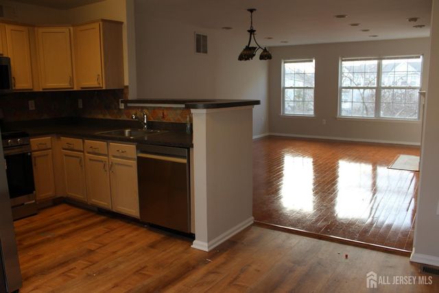 53 Giera Court, Sayreville, NJ 08859