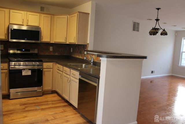 53 Giera Court, Sayreville, NJ 08859