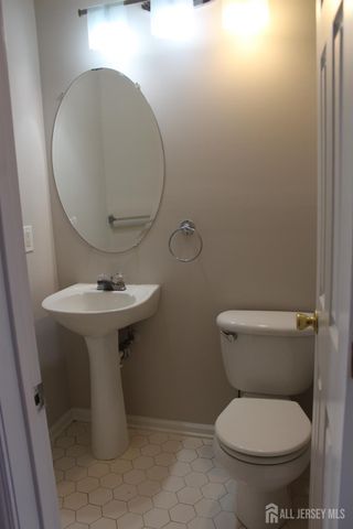 53 Giera Court, Sayreville, NJ 08859