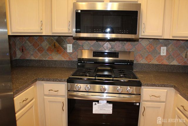 53 Giera Court, Sayreville, NJ 08859