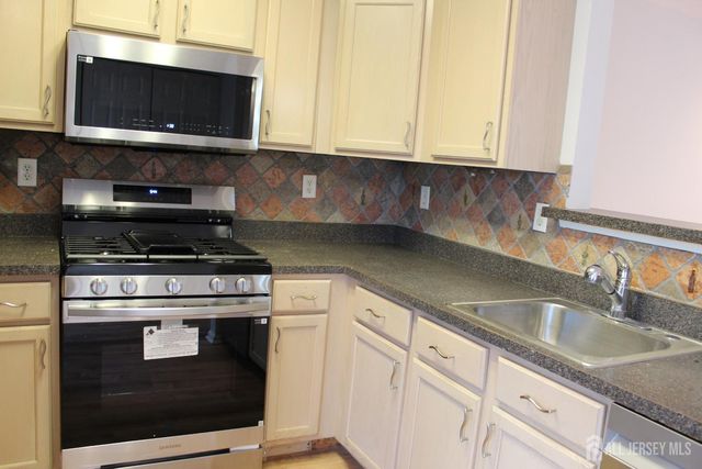 53 Giera Court, Sayreville, NJ 08859