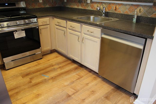 53 Giera Court, Sayreville, NJ 08859