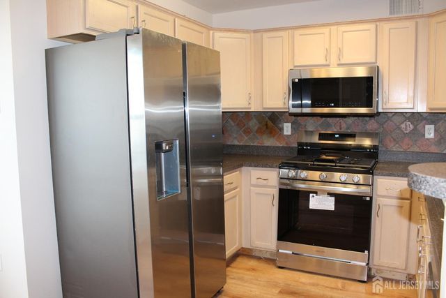 53 Giera Court, Sayreville, NJ 08859