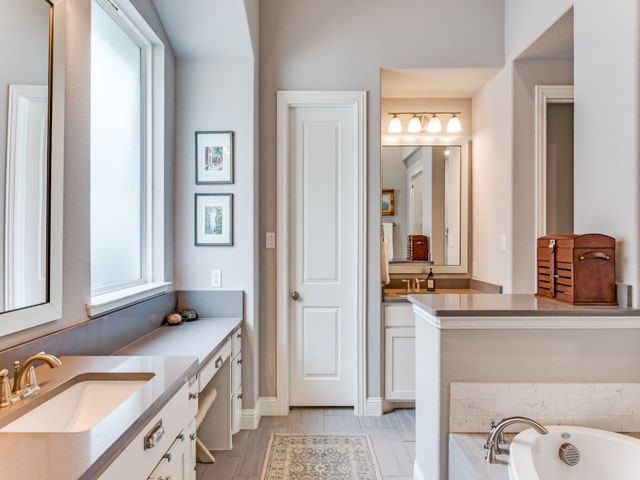 13612 Parkline Way, Fort Worth, TX 76008