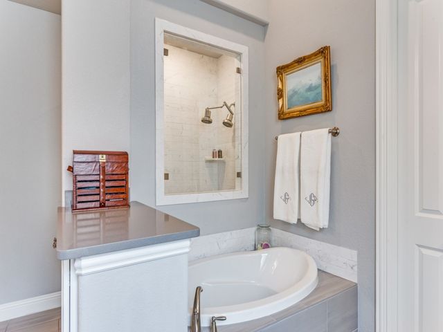 13612 Parkline Way, Fort Worth, TX 76008