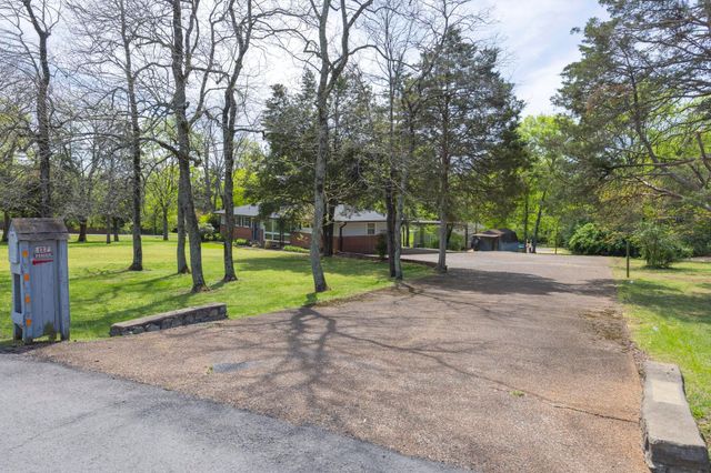 127 Riviera Dr, Hendersonville, TN 37075