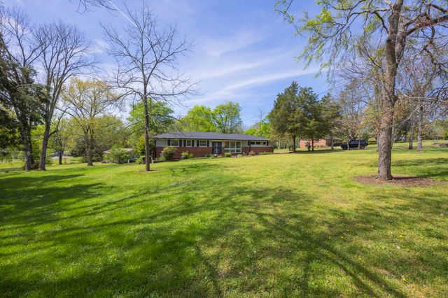 127 Riviera Dr, Hendersonville, TN 37075