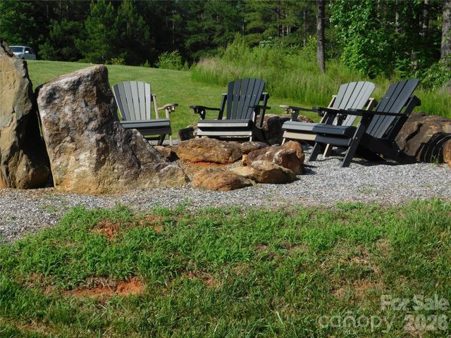 207 W Settings Boulevard NW, Valdese, NC 28690