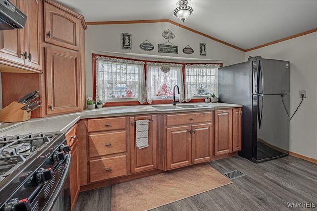 1158 Timberwood Court, Lockport City, NY 14094