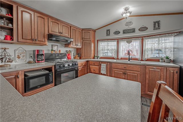 1158 Timberwood Court, Lockport City, NY 14094