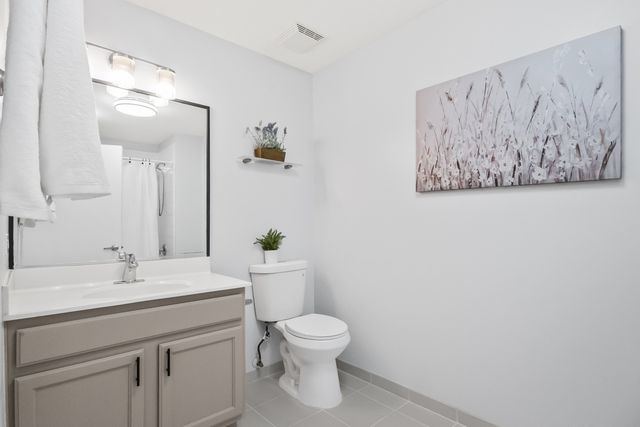 3817 S ELLIS Avenue 302, Chicago, IL 60653