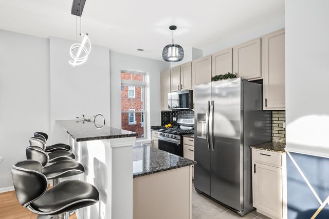 3817 S ELLIS Avenue 302, Chicago, IL 60653