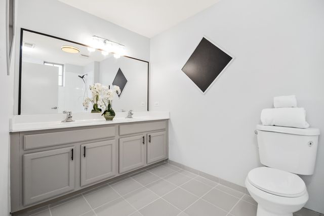 3817 S ELLIS Avenue 302, Chicago, IL 60653