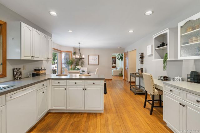 470 Pond Path, East Setauket, NY 11733