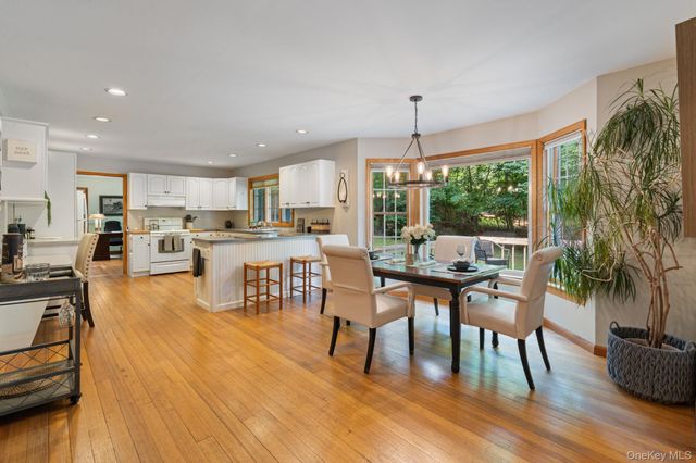470 Pond Path, East Setauket, NY 11733